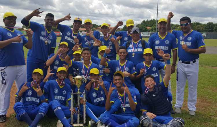 Herrera es el campeón de 15 y 16 años del torneo nacional de béisbol. Cortesía