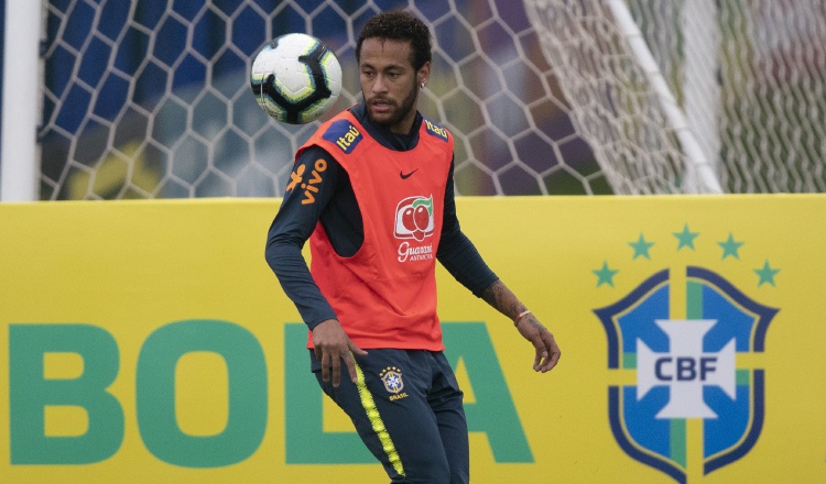 Neymar será titular para amistoso contra Catar. AP