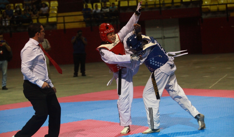 Carstens y Stanziola  en pleno combate.