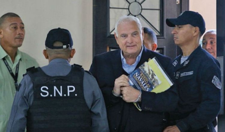 Ricardo Martinelli, detenido injustamente durante dos años, uno en Panamá y el otro en Estados Unidos. Víctor Arosemena