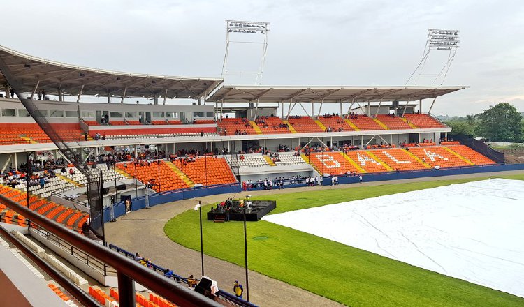 El coliseo debe su nombre a la figura del legendario lanzador santeño Roberto 