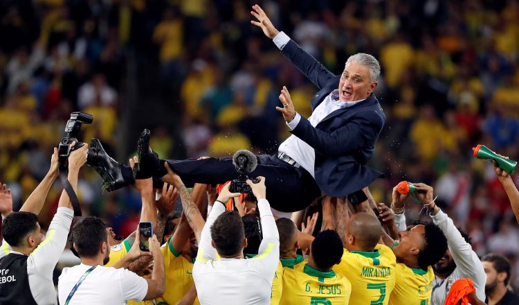 Tite reconoció que es especial consagrarse en el Maracaná. EFE