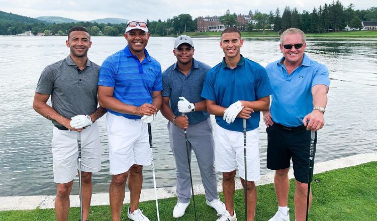 Ayer Mariano Rivera y su familia  disfrutaron de los paisajes de Cooperstown, al acudir a jugar a un campo de golf. Mariano Rivera