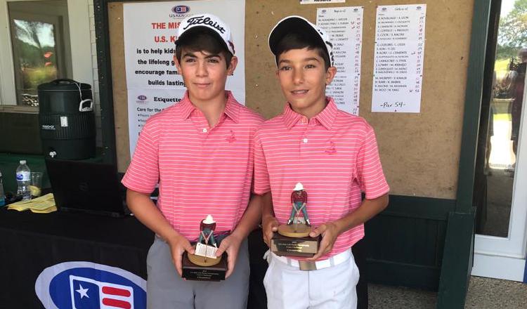 Samuel Durán y Diego Álvarez posan con sus trofeos. Cortesía