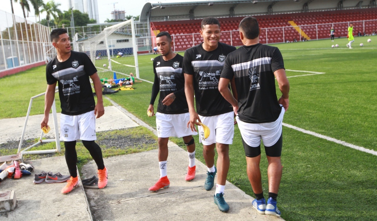 El partido del Tauro inicia a las  9:00 p.m. (hora panameña). Anayansi Gamez