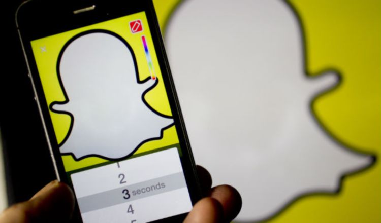 Snapchat es una aplicación de mensajería multimedia con filtros de realidad aumentada.