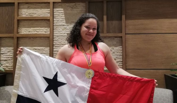 Mariadni Batista agradeció a Dios sus medallas ganadas y haber terminado la competencia sin lesiones. Foto Cortesía Mariadni Batista