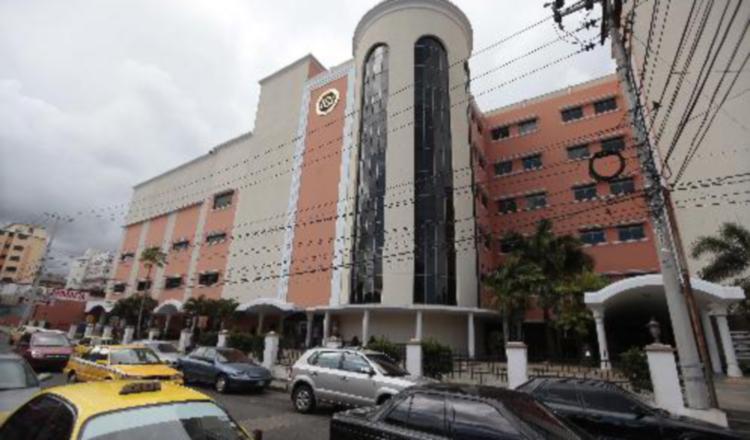 El Hospital Santo Tomás es el único nosocomio público para adultos en el país.