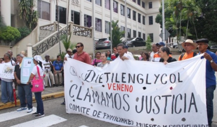 Ayer, se realizó una misa en la Basílica Menor Don Bosco, en honor a las víctimas del dietilenglicol.