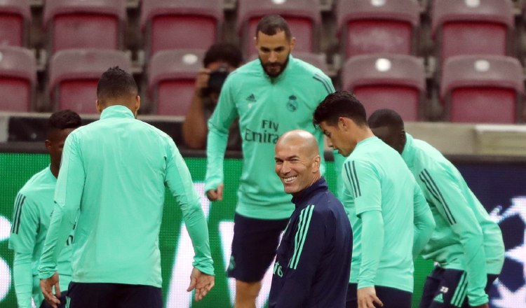 Zidane en los entrenamientos del Madrid. Foto: AP