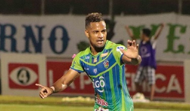 Armando Polo anotó dos goles para su equipo Santa Tecla. @Santa Tecla.