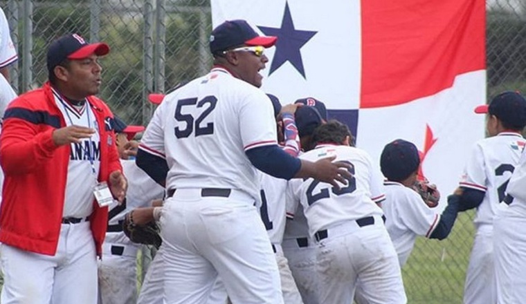 Jugadores de Panamá festejan el triunfo. Foto:Fedebeis