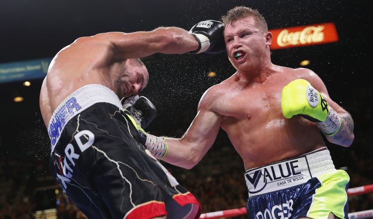 Canelo Álvarez noqueó a  Kovalev  en el asalto número 11. AP