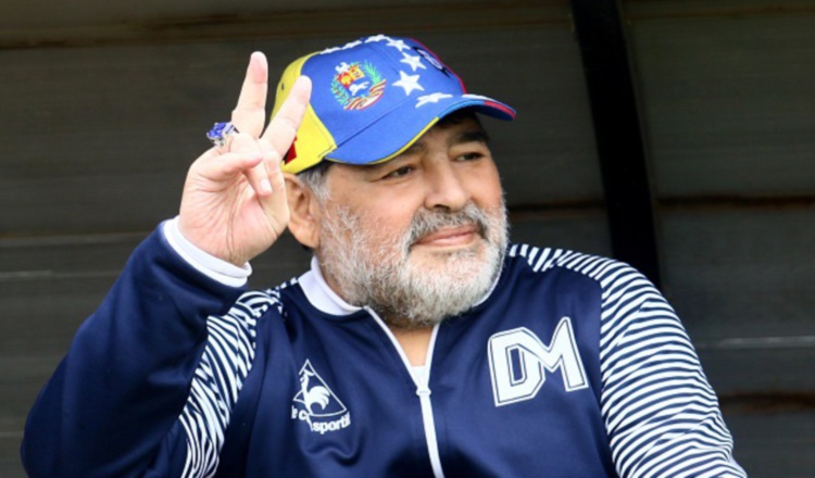 Maradona lo pensó mejor.