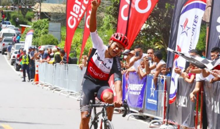 Carlos Samudio en su llegada a la meta. Foto Fepaci