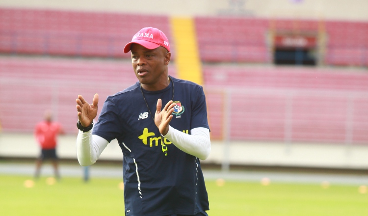 Julio Dely Valdés, técnico de la selección Sub-15. Foto Anayansi Gamez