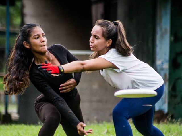 1.  La actividad deportiva contó con el respaldo de varios equipos.