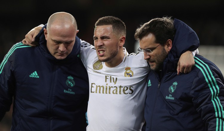 Eden Hazard salió lesionado del partido ante el PSG. Foto EFE