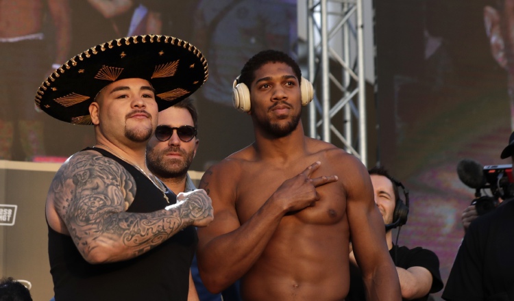 Ruiz y Anthony Joshua AP