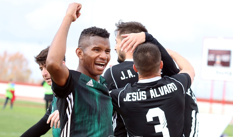 Fidel Escobar está contento por la oportunidad y la continuidad que tiene en el equipo. Córdoba CF