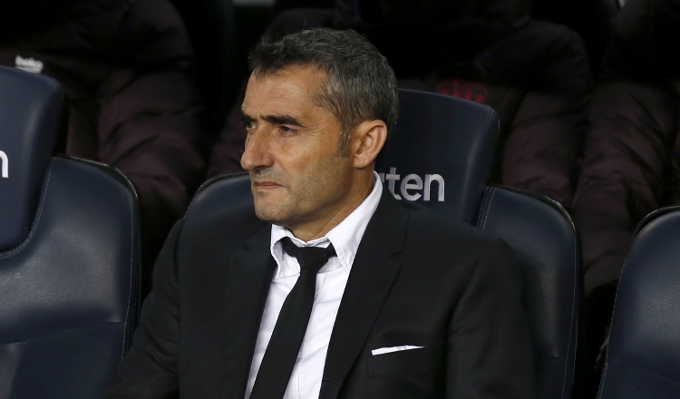 Ernesto Valverde tuvo preguntas sobre el clásico, pero prefirió pensar en el partido ante la Real Sociedad. Foto AP