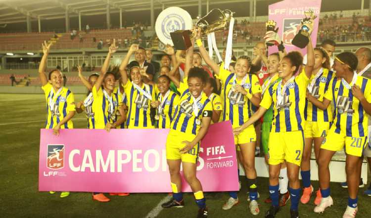 Universitario ganó de forma épica su tercer campeonato en la liga femenina. Anayansi Gamez