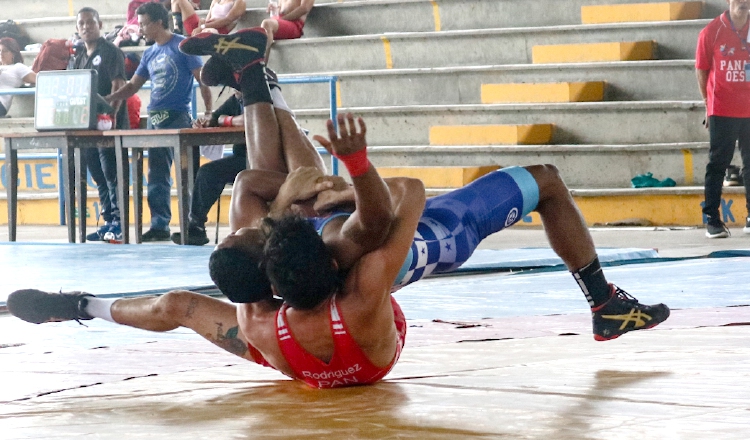 Acción de la competencia de lucha. Foto Cortesía