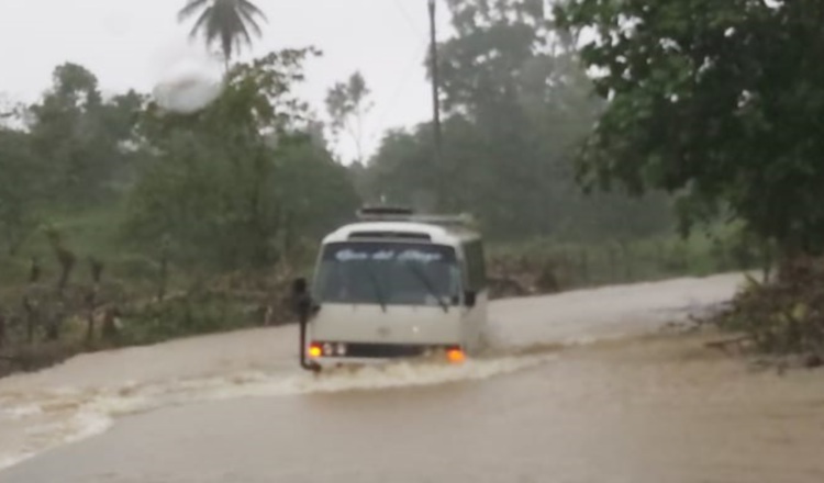 Calles anegadas dejaron las lluvias que llevan tres días en la provincia de  Bocas del Toro. Diómedes Sánchez