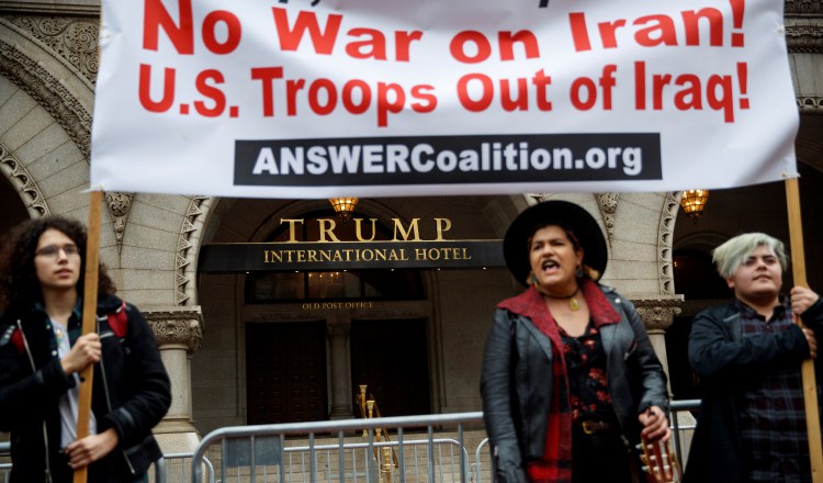 Las ciudades que salieron a las calles incluyeron Nueva York y Miami, donde la participación fue más baja que en Washington. En la ciudad de Nueva York, la protesta fue convocada en la icónica Times Square. EFE Las ciudades que salieron a las calles incluyeron Nueva York y Miami, donde la participación fue más baja que en Washington. En la ciudad de Nueva York, la protesta fue convocada en la icónica Times Square. EFE