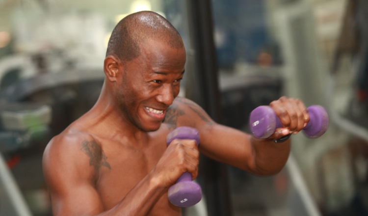 Daniel Matellón entrena en el gimnasio Pedro 'Rockero' Alcázar de Curundú. Foto: Anayansi Gamez