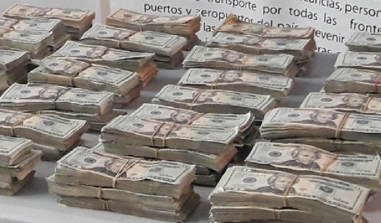 Los atraparon con más de 20 mil dólares en el puesto de control de San Isidro. FOTO ILUSTRATIVA