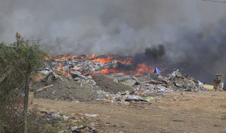 El humo tóxico se extendió a las áreas vecinas. FOTO/THAYS DOMÍNGUEZ