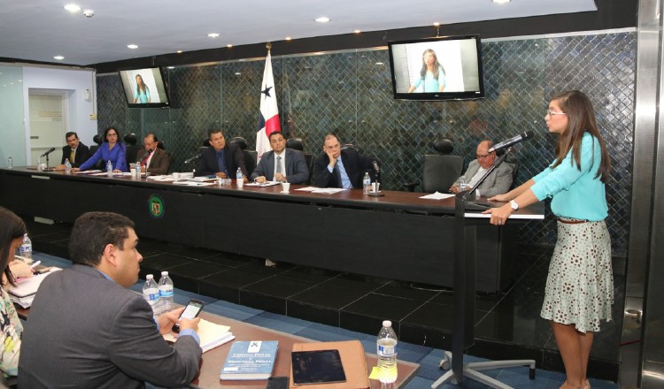 Debaten implementar brazaletes electrónicos por femicidios. Foto/Archivos