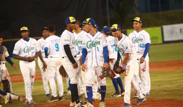 Colón festeja su triunfo sobre Veraguas ayer en el Rod Carew. Foto: Anayansi Gamez