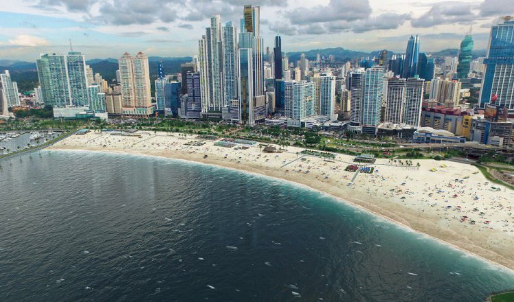 Para poder habilitar las playas se debe sanear, primero, la bahía. Archivo