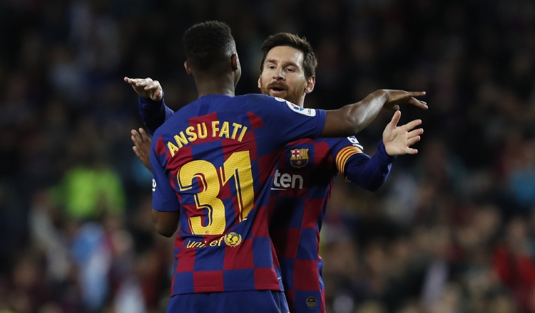 Ansu Fati anotó  dos goles, gracias a los pases de Messi. AP