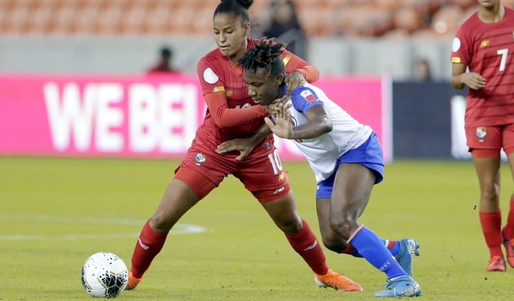 Aldrith Quintero de Panamá y Melchie Dumonay de Haití. Foto:AP