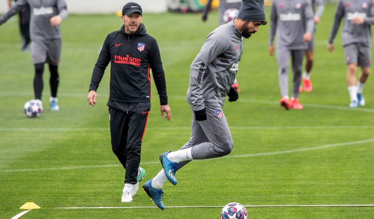 Simeone y Diego Costa en los entrenamientos. Foto:EFE