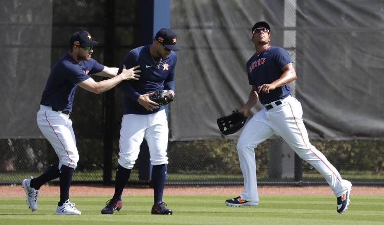 Josh Reddick, George Springer y Michael Brantley ern los entrenamientos de pretemporada de los Astros. Foto:AP