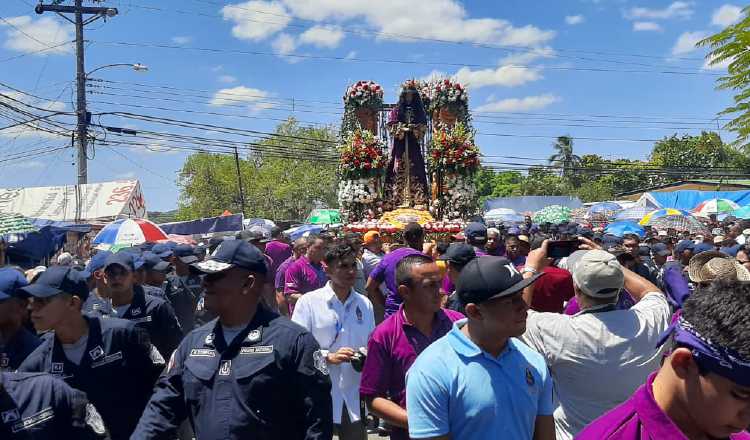 Miles de personas en la misa campal y en la procesión. FOTO/MELQUIADES VÁSQUEZ