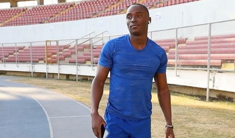 El panameño Alonso Edward estuvo en el estadio Rommel Fernández. Foto:Cortesía