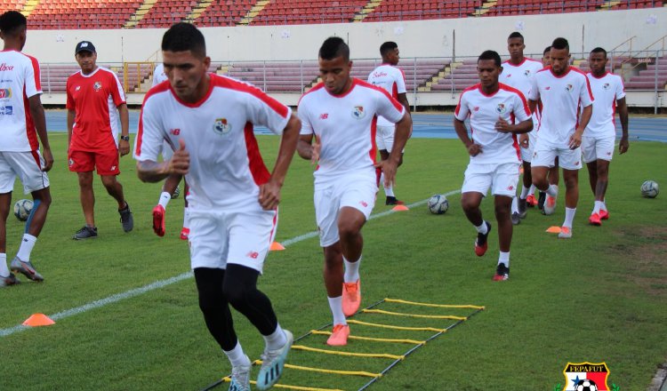 Edwin Aguilar y José 'Gasper' Murillo en los entrenamientos. Foto:Fepafut