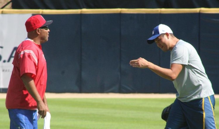 Bruce Chen (derecha) y Luis Ortiz en el Rod Carew. Foto EFE