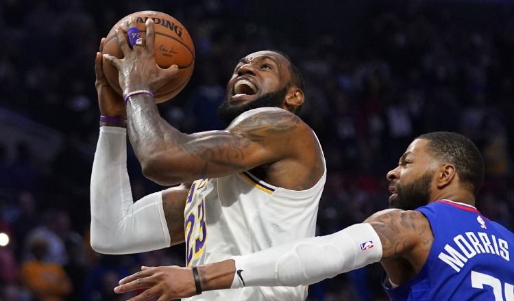 LeBron James de los Lakers. Foto: AP