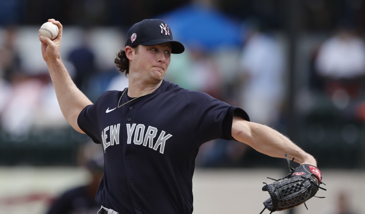 Gerrit Cole, nuevo jugador de los Yanquis, durante un partido de pretemporada. Foto AP