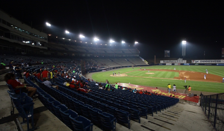 El campeonato mayor debió empezar el pasado 12 de marzo pero se aplazó, tentativamente, hasta el 7 de abril. Foto Anayansi Gamez