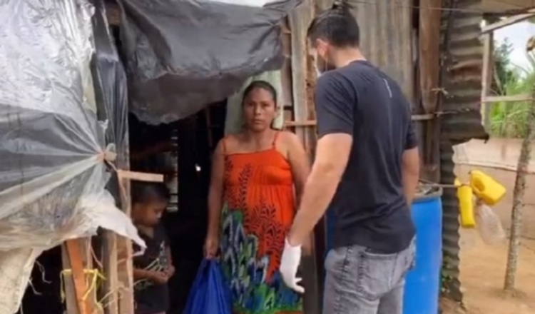 Familias humildes de Bocas del Toro recibieron los alimentos en medio de actual crisis sanitaria. Mayra Madrid