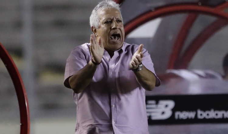 Américo 'Tolo' Gallego es el técnico del seleccionado panameño. Foto:AP