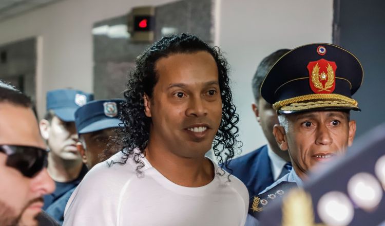 Ronaldinho y hermano se encuentran detenidos en Paraguay.  Foto: AP