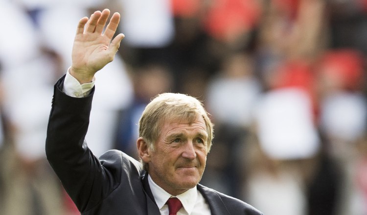 Kenny Dalglish, exentrenador del Liverpool. AP